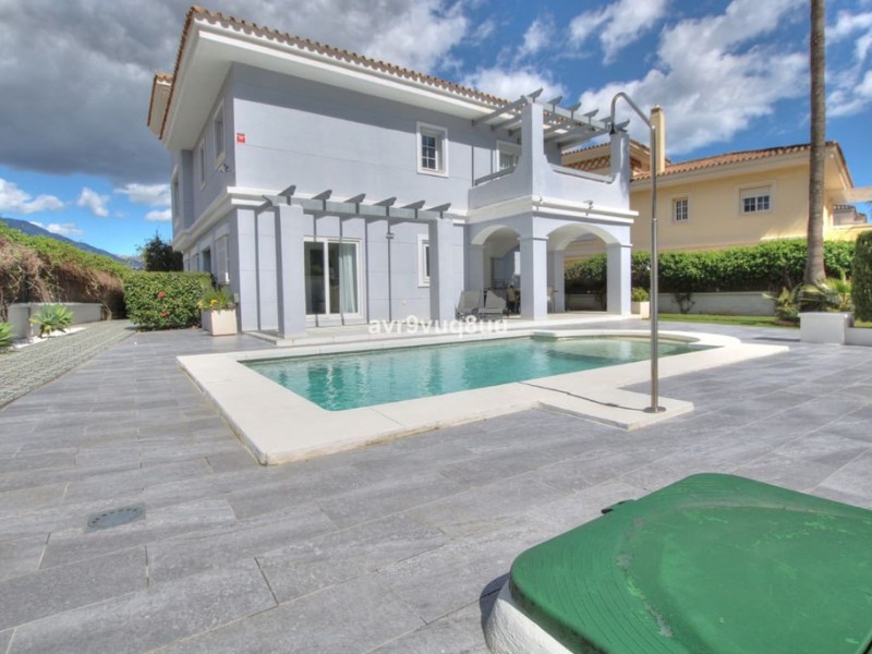 Villa 4 bedrooms 237 m² in Mijas