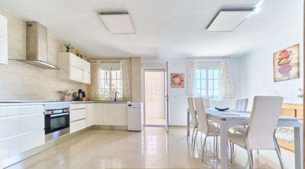 Villa 5 bedrooms 300m² in Busot