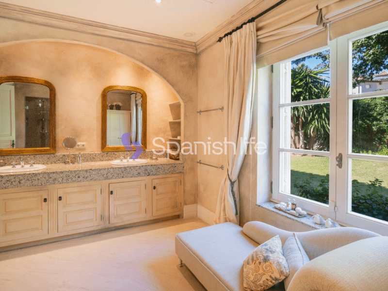 Villa de 5 dormitorios y 1265m² en Marbella